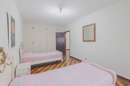 Casa à venda com 354m², 3 quartos e 8 vagasQuarto