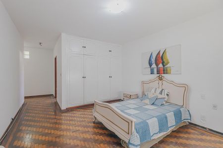 Casa à venda com 354m², 3 quartos e 8 vagasSuíte