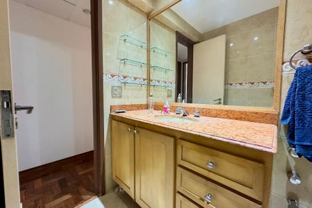 Apartamento à venda com 90m², 3 quartos e 1 vaga Apartamento à venda com 90m², 3 quartos e 1 vagaBanheiro