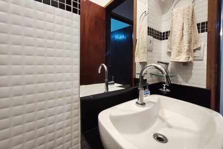 Casa à venda com 129m², 3 quartos e 3 vagasBanheiro Social