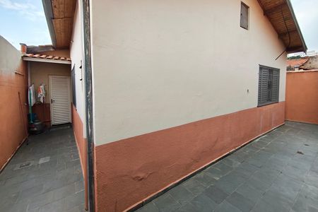 Casa à venda com 129m², 3 quartos e 3 vagasQuintal - Fundos