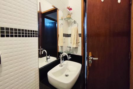 Casa à venda com 129m², 3 quartos e 3 vagasBanheiro Social