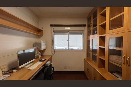 Apartamento à venda com 218m², 4 quartos e 3 vagasQuarto