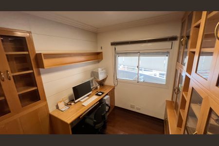 Apartamento à venda com 218m², 4 quartos e 3 vagasQuarto