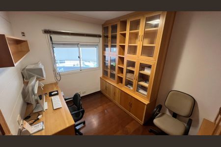 Apartamento à venda com 218m², 4 quartos e 3 vagasQuarto