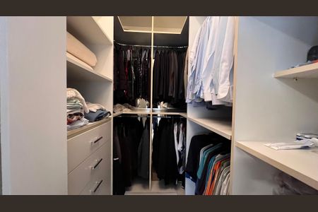 Apartamento à venda com 218m², 4 quartos e 3 vagasCloset da suíte 3
