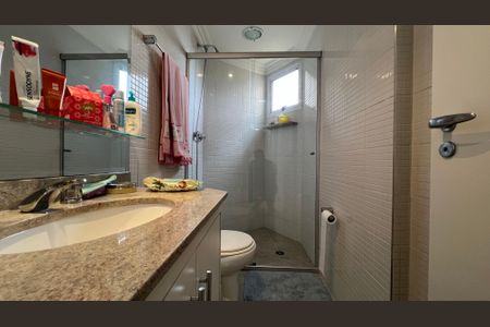 Apartamento à venda com 218m², 4 quartos e 3 vagasBanheiro da Suíte 1