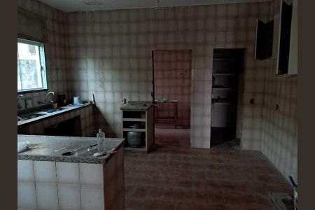 Casa de condomínio à venda com 297m², 3 quartos e 4 vagas