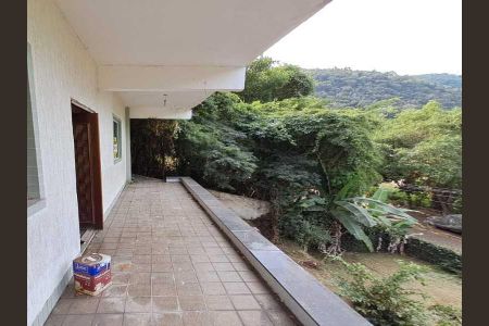 Casa de condomínio à venda com 297m², 3 quartos e 4 vagas