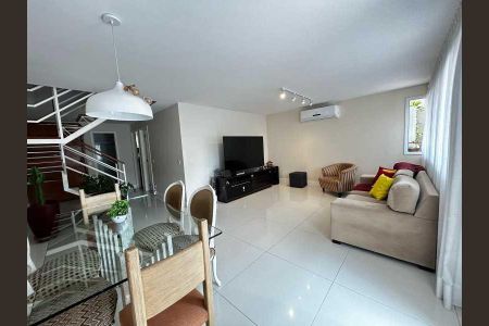 Casa de condomínio à venda com 209m², 5 quartos e 2 vagas