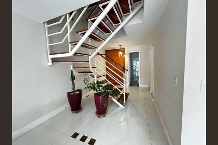 Casa de condomínio à venda com 209m², 5 quartos e 2 vagas