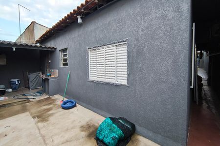 Casa à venda com 186m², 3 quartos e 2 vagas Casa à venda com 186m², 3 quartos e 2 vagasQuintal - Fundos