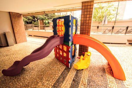 Apartamento à venda com 135m², 3 quartos e 2 vagasÁrea comum - Playground