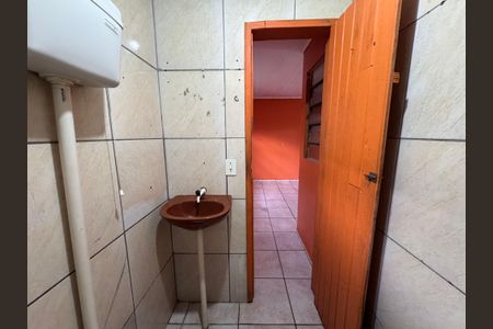 Casa para alugar com 60m², 2 quartos e 1 vaga Casa para alugar com 60m², 2 quartos e 1 vagaBanheiro