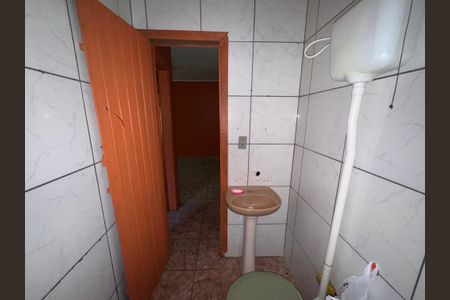 Casa para alugar com 60m², 2 quartos e 1 vaga Casa para alugar com 60m², 2 quartos e 1 vagaBanheiro