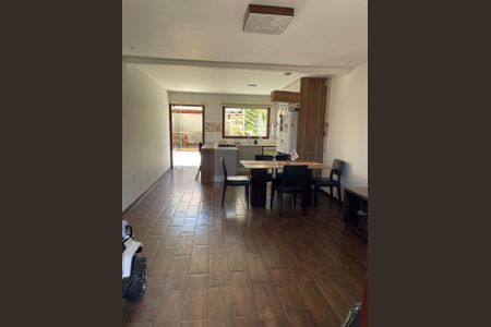 Casa de condomínio à venda com 287m², 3 quartos e 1 vaga