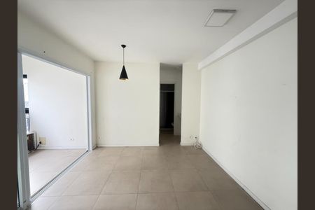 Apartamento à venda com 38m², 1 quarto e 1 vagaFoto 02