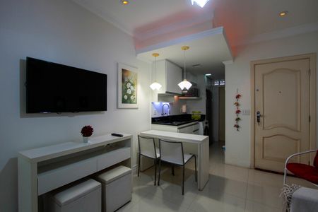 Sala de apartamento para alugar com 1 quarto, 39m² em Barra da Tijuca, Rio de Janeiro