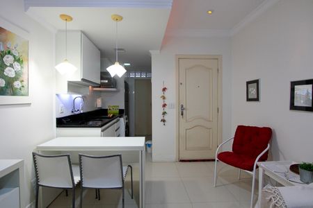 Sala de apartamento para alugar com 1 quarto, 39m² em Barra da Tijuca, Rio de Janeiro