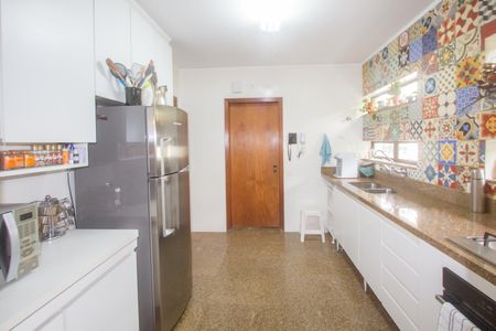 Apartamento à venda com 260m², 3 quartos e 3 vagasCozinha