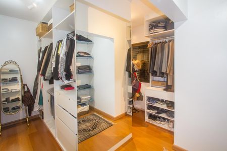 Apartamento à venda com 260m², 3 quartos e 3 vagasCloset