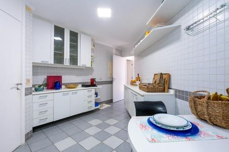 Apartamento à venda com 180m², 3 quartos e 4 vagas