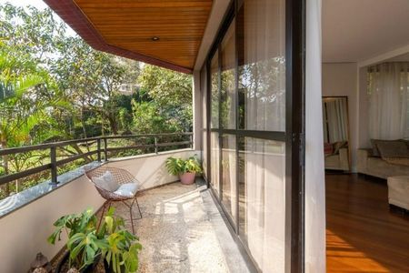 Apartamento à venda com 180m², 3 quartos e 4 vagas