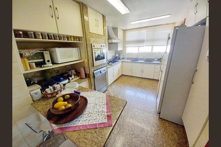 Apartamento à venda com 250m², 4 quartos e 3 vagas