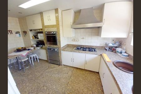 Apartamento à venda com 250m², 4 quartos e 3 vagas