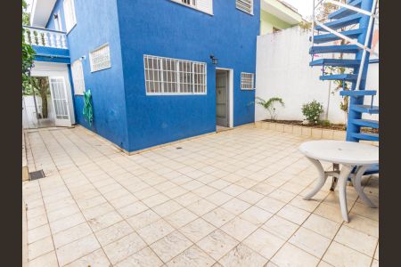 Casa à venda com 167m², 3 quartos e 4 vagas Casa à venda com 167m², 3 quartos e 4 vagasQuintal