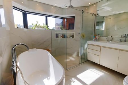 Apartamento à venda com 221m², 3 quartos e 3 vagasBanheiro da Suíte 3