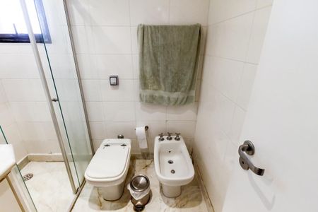 Apartamento à venda com 221m², 3 quartos e 3 vagasBanheiro da Suíte 1