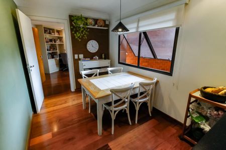 Apartamento à venda com 221m², 3 quartos e 3 vagasCopa