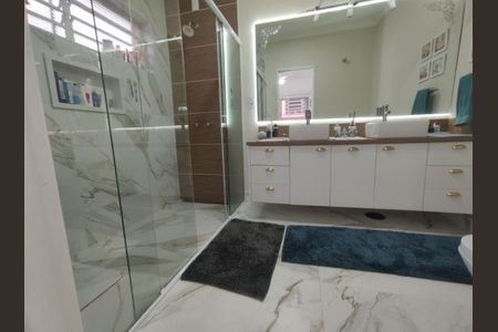 Casa à venda com 211m², 4 quartos e 3 vagas Casa à venda com 211m², 4 quartos e 3 vagasFoto 04