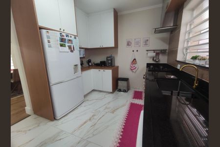 Casa à venda com 211m², 4 quartos e 3 vagas Casa à venda com 211m², 4 quartos e 3 vagasFoto 11