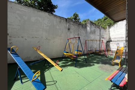 Apartamento à venda com 256m², 3 quartos e 2 vagas Apartamento à venda com 256m², 3 quartos e 2 vagasÁrea comum - Playground
