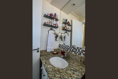 Apartamento à venda com 70m², 3 quartos e 3 vagas Apartamento à venda com 70m², 3 quartos e 3 vagasBanheiro da Suíte