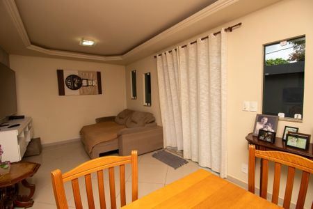 Casa à venda com 140m², 3 quartos e 1 vaga Casa à venda com 140m², 3 quartos e 1 vagaSala