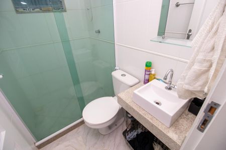 Casa à venda com 140m², 3 quartos e 1 vaga Casa à venda com 140m², 3 quartos e 1 vagaBanheiro social