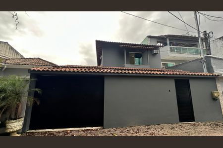 Casa à venda com 140m², 3 quartos e 1 vaga Casa à venda com 140m², 3 quartos e 1 vagaFachada