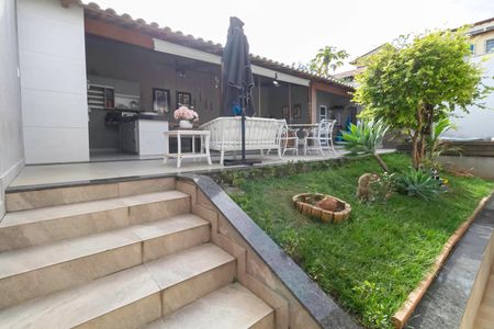 Casa à venda com 380m², 4 quartos e 4 vagasQuintal