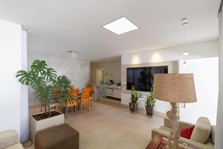 Casa à venda com 380m², 4 quartos e 4 vagasSala