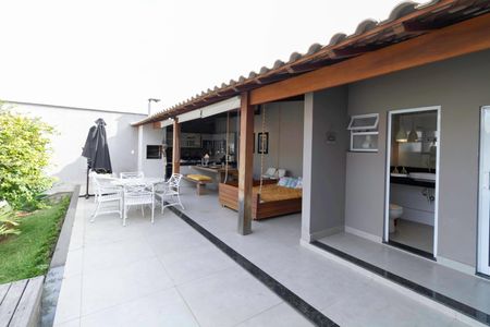 Casa à venda com 380m², 4 quartos e 4 vagasQuintal