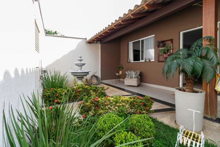 Casa à venda com 380m², 4 quartos e 4 vagasFachada