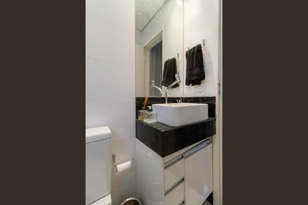 Casa à venda com 380m², 4 quartos e 4 vagasBanheiro da suíte 1