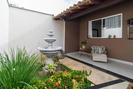 Casa à venda com 380m², 4 quartos e 4 vagasFachada