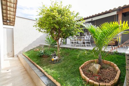 Casa à venda com 380m², 4 quartos e 4 vagasQuintal