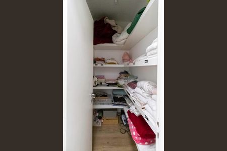 Casa à venda com 380m², 4 quartos e 4 vagasCorredor