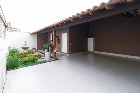 Casa à venda com 380m², 4 quartos e 4 vagasEntrada