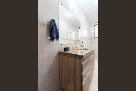 Casa à venda com 354m², 4 quartos e 4 vagas Casa à venda com 354m², 4 quartos e 4 vagasBanheiro Social 2